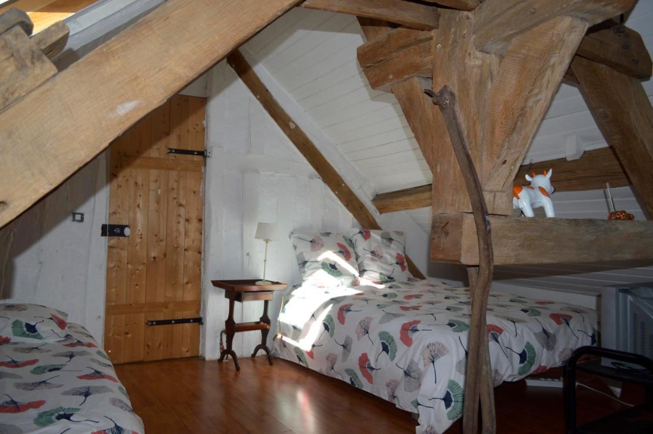 Room In Guest Room - Maison Lamerique Welcome You To One Of Their Room Dogs Are Also Welcomed Saint-Jean-le-Blanc Buitenkant foto